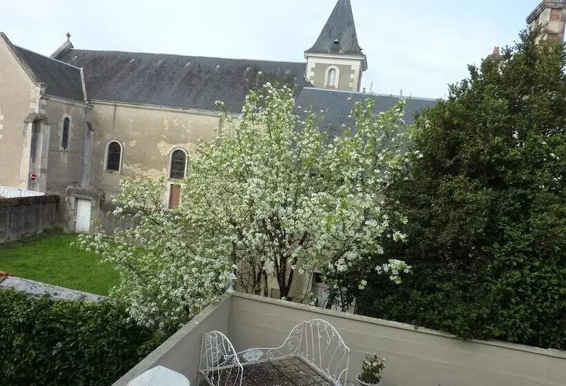 Hotelli Le Logis Bed And Breakfast