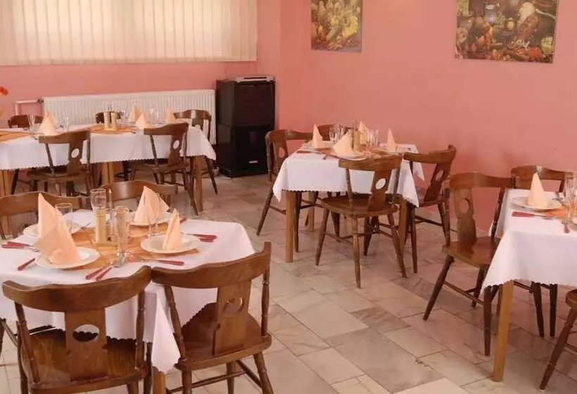 ホテル Radějov
