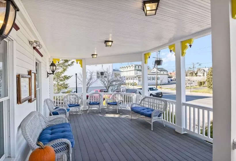 Hotelli Tavern On The Bay Resort