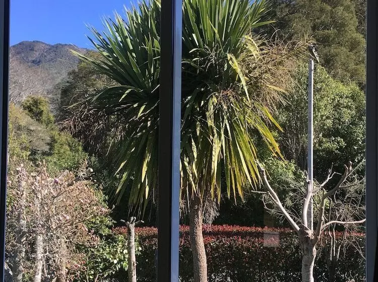 Majatalo Anakiwa 401