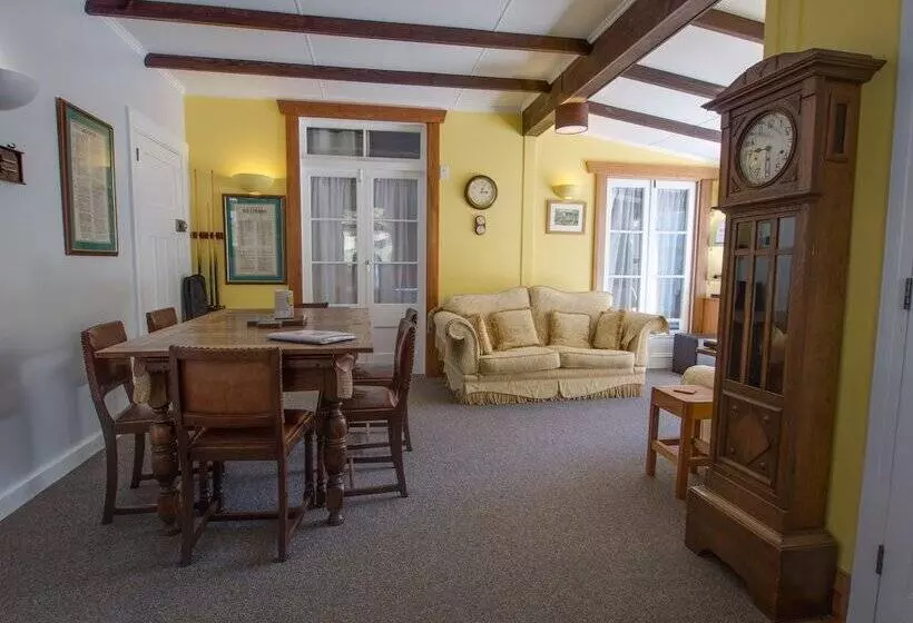 Majatalo Anakiwa 401