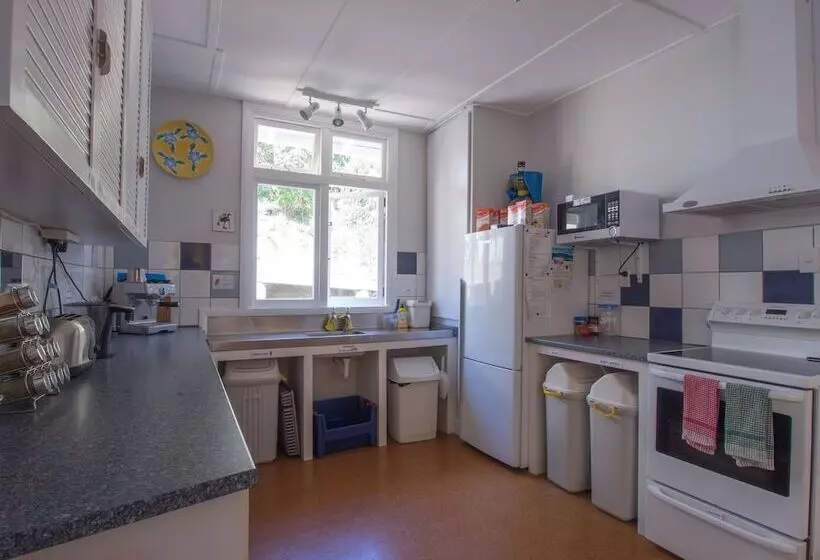 Majatalo Anakiwa 401