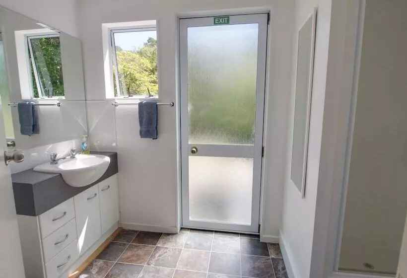 Majatalo Anakiwa 401