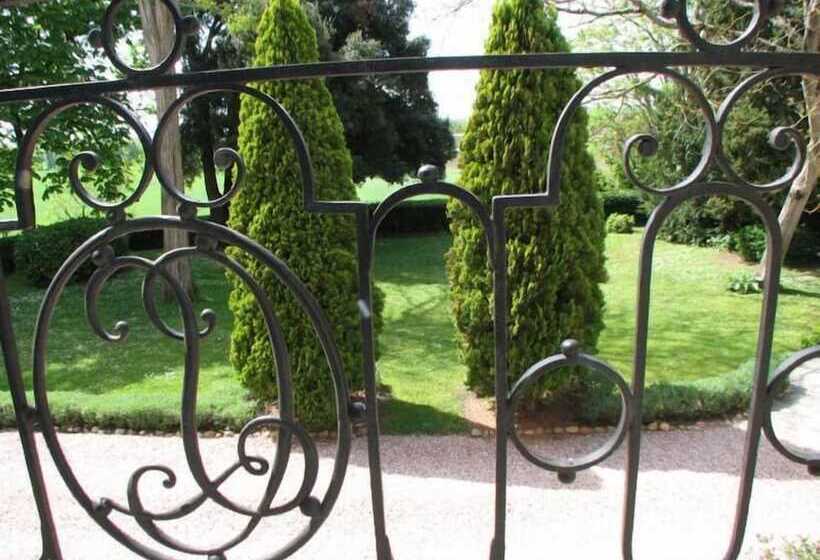 Пансион Domaine Saint Joly