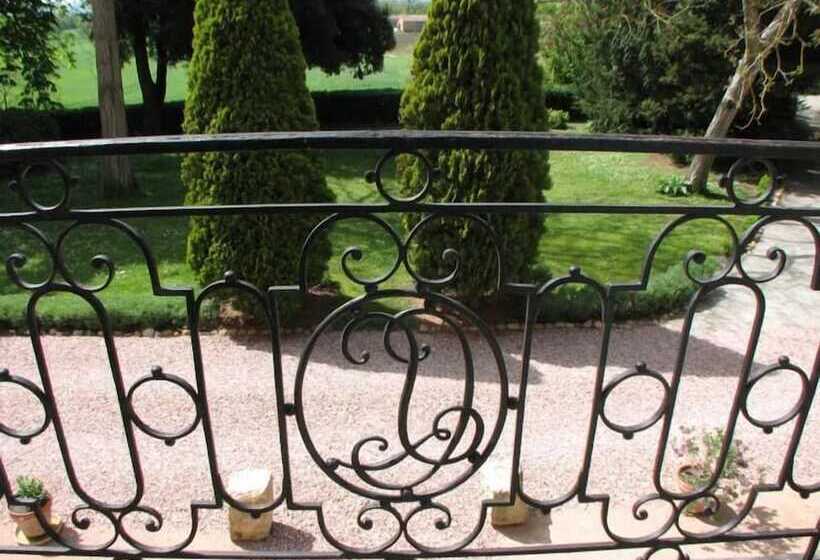 Пансион Domaine Saint Joly