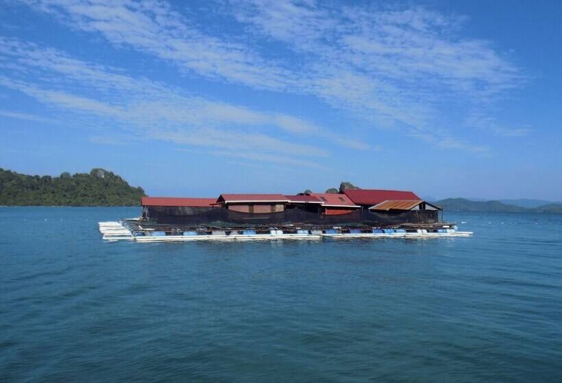 بنسيون Terapung Hotel & Fish Garden