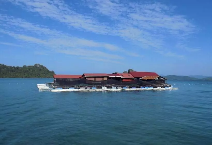 ペンション Terapung Hotel & Fish Garden