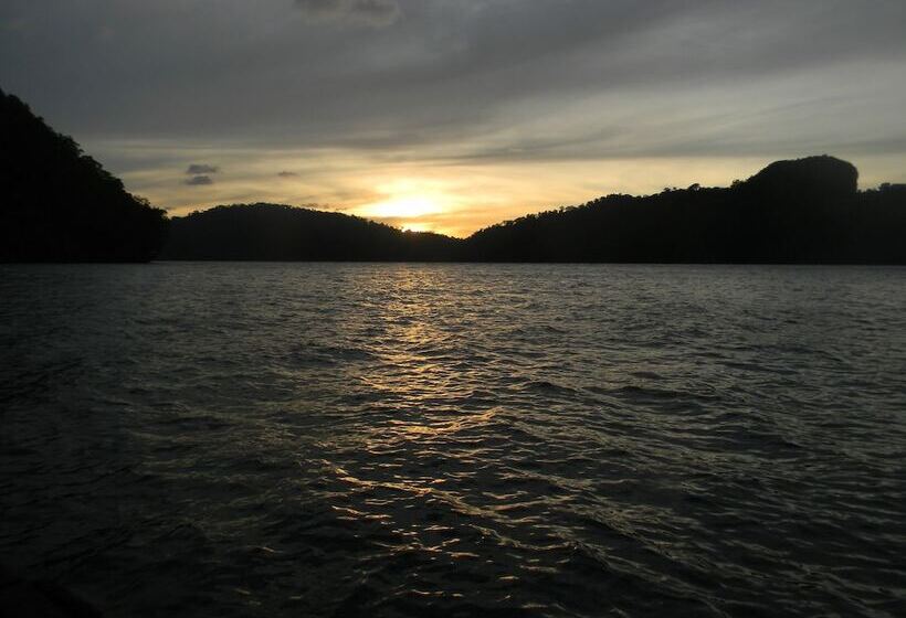 بنسيون Terapung Hotel & Fish Garden