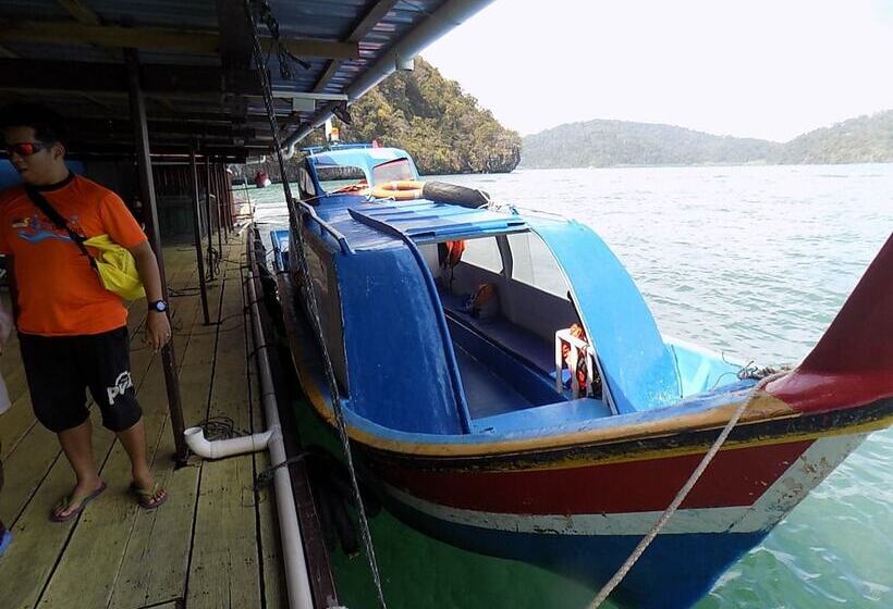 بنسيون Terapung Hotel & Fish Garden