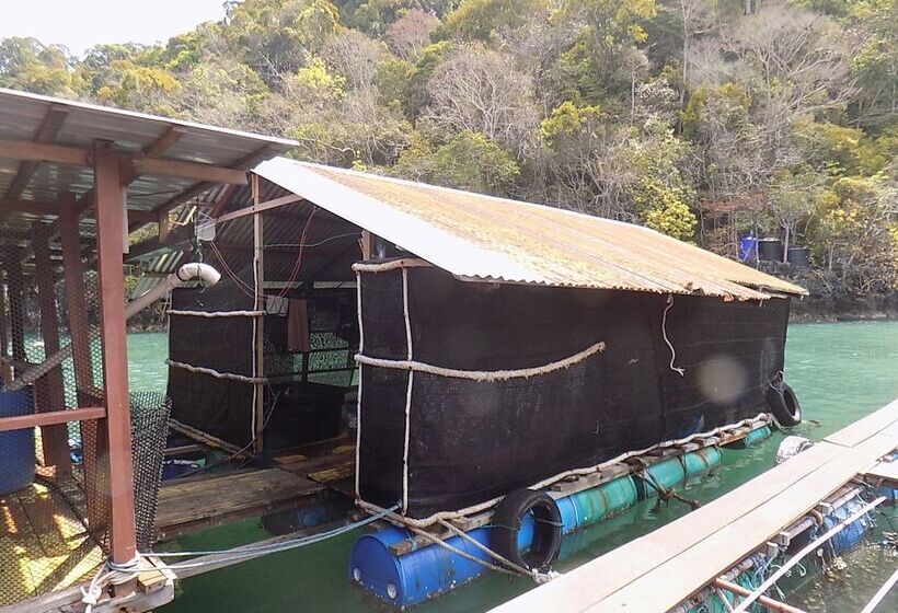 بنسيون Terapung Hotel & Fish Garden