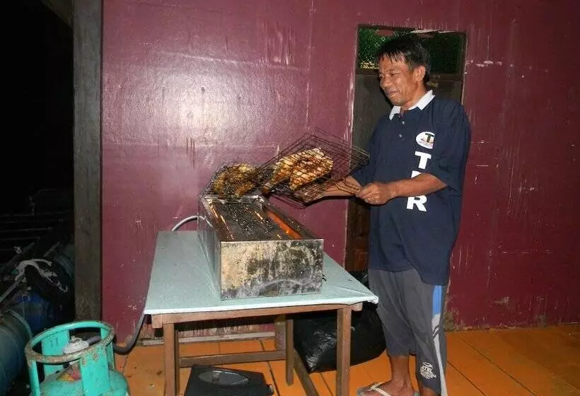 ペンション Terapung Hotel & Fish Garden