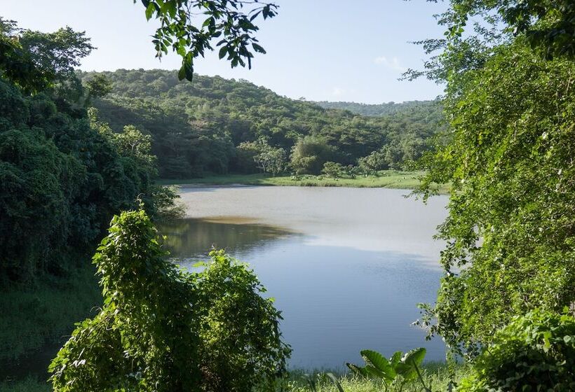 استراحتگاه Green Castle Estate