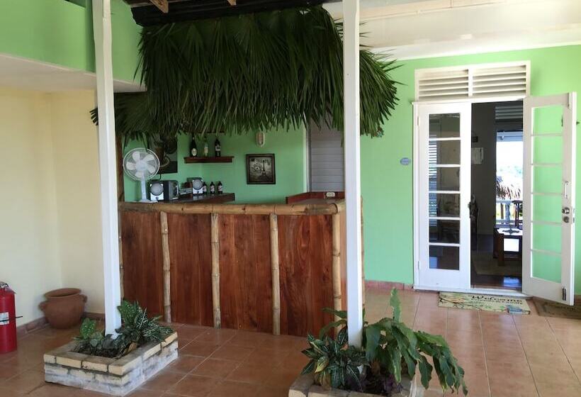 استراحتگاه Green Castle Estate