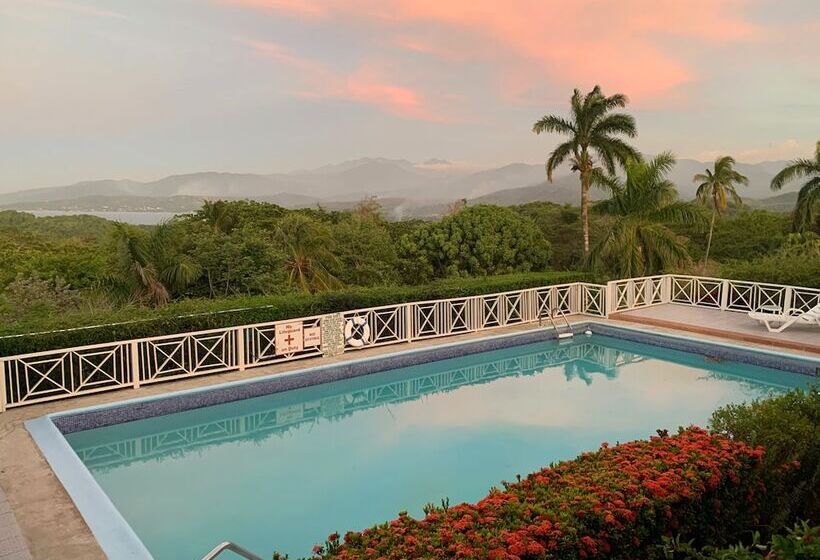 استراحتگاه Green Castle Estate