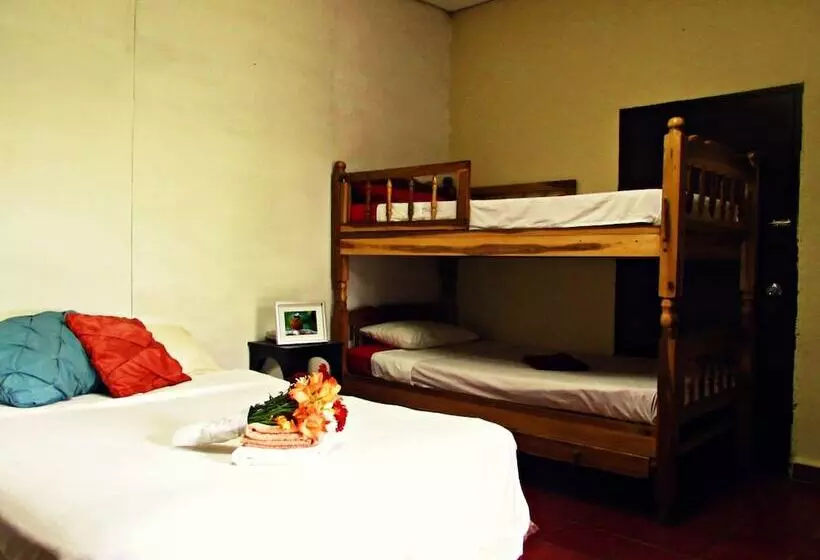 Santorini Hostal Y Restaurante