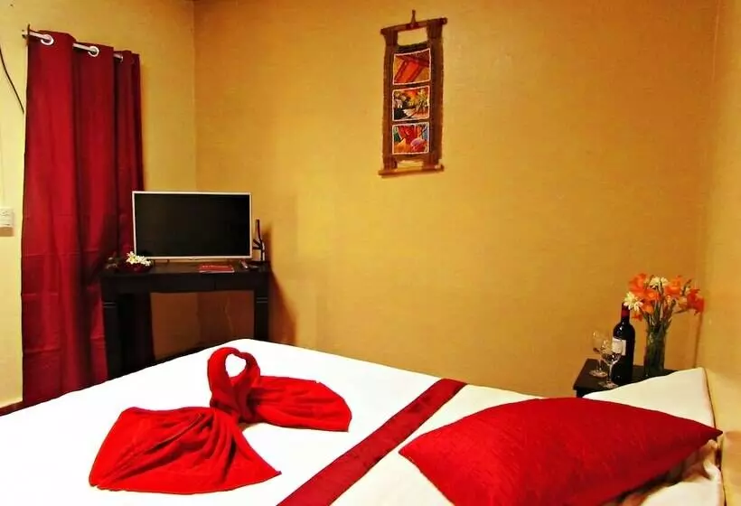 Santorini Hostal Y Restaurante