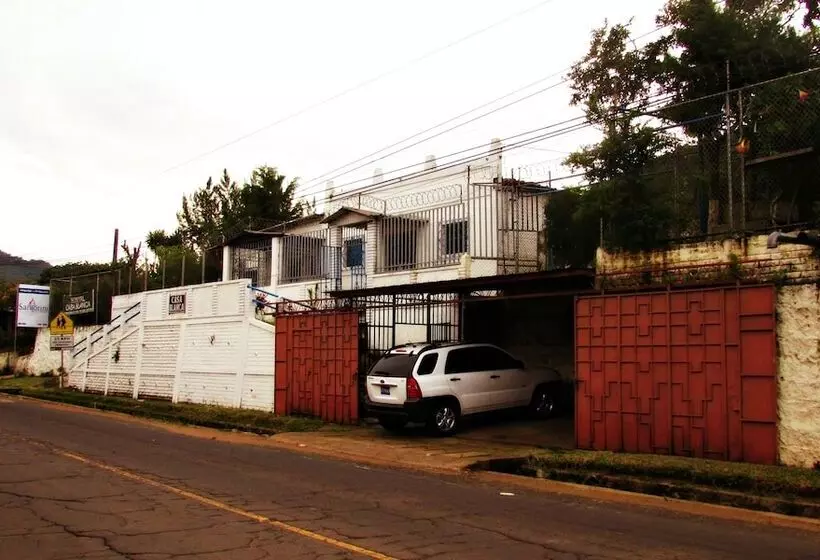 Santorini Hostal Y Restaurante