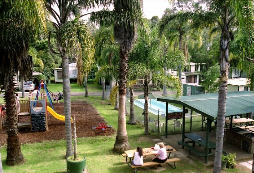 Batemans Bay Holiday Park & Hostel
