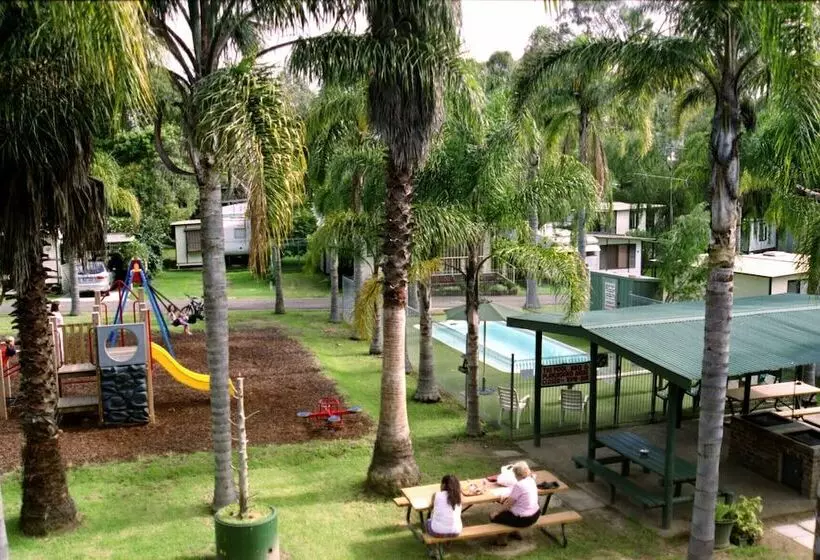 Batemans Bay Holiday Park & Hostel