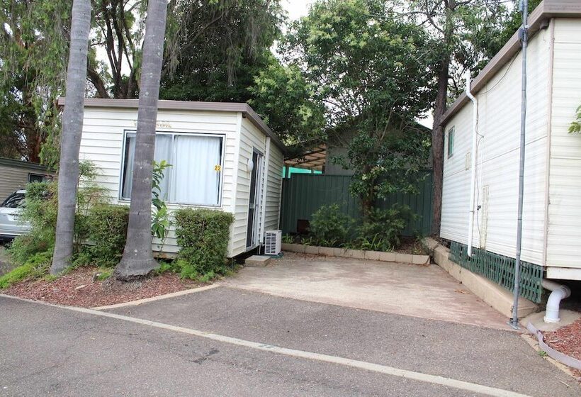 Batemans Bay Holiday Park & Hostel