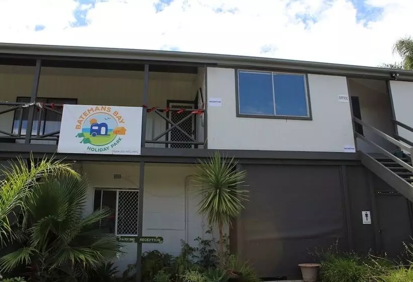 Batemans Bay Holiday Park & Hostel