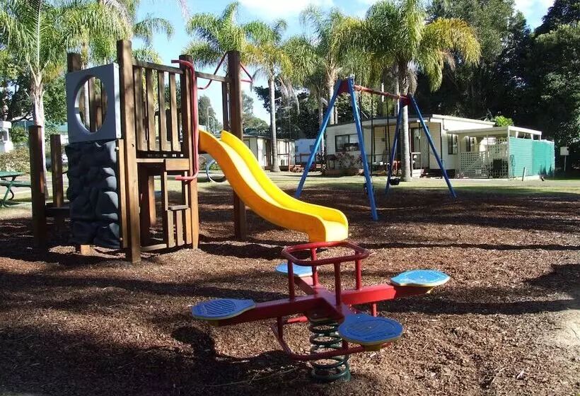 Batemans Bay Holiday Park & Hostel