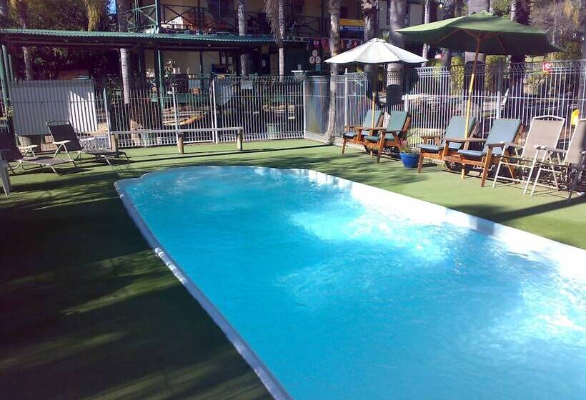 Batemans Bay Holiday Park & Hostel