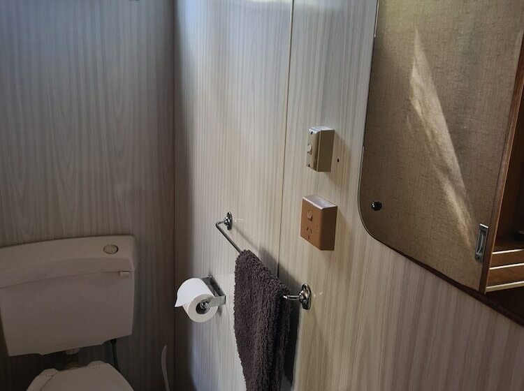 Batemans Bay Holiday Park & Hostel