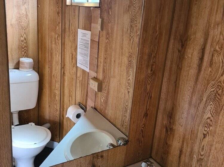 Batemans Bay Holiday Park & Hostel