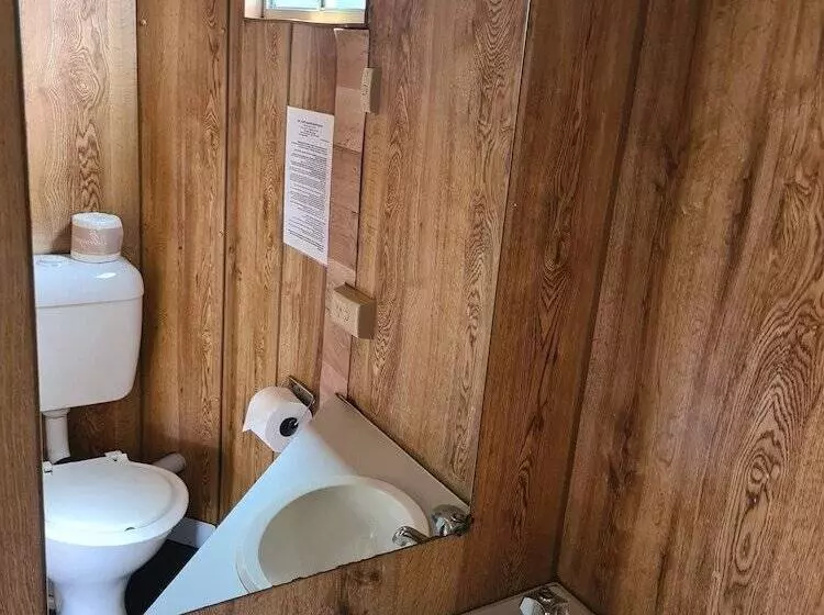 Batemans Bay Holiday Park & Hostel