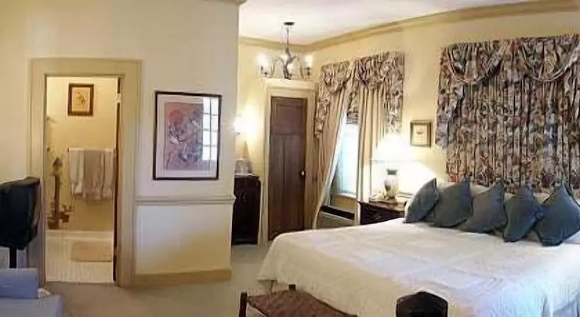 ベッドアンドブレックファースト Highlands Inn