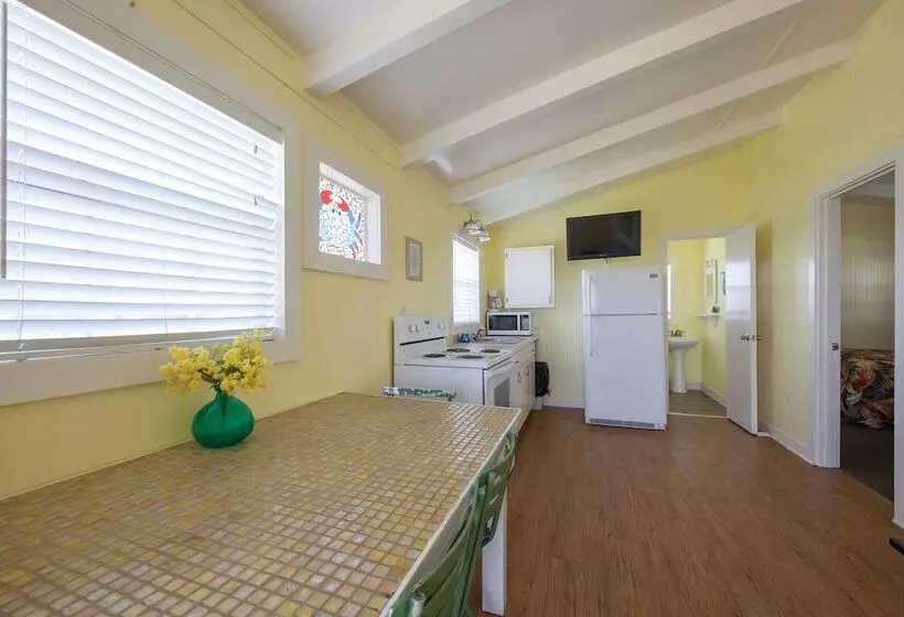 Blue Dolphin Inn And Cottages