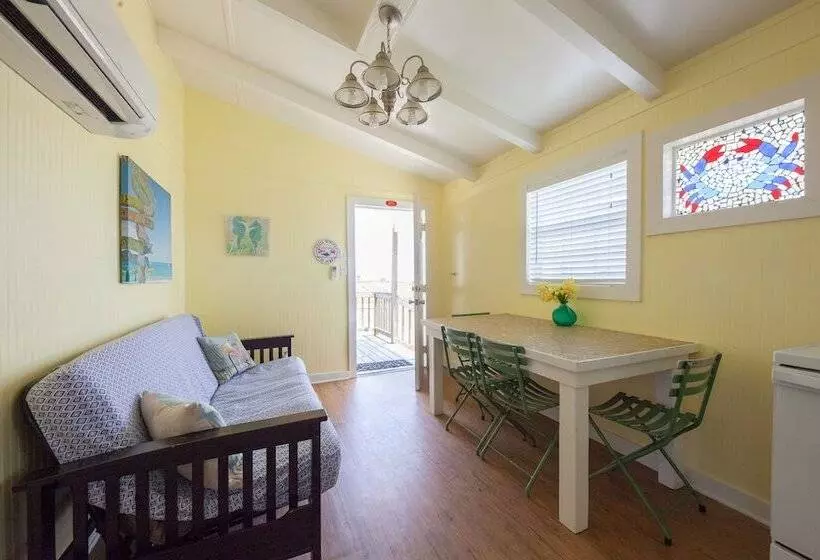 Blue Dolphin Inn And Cottages