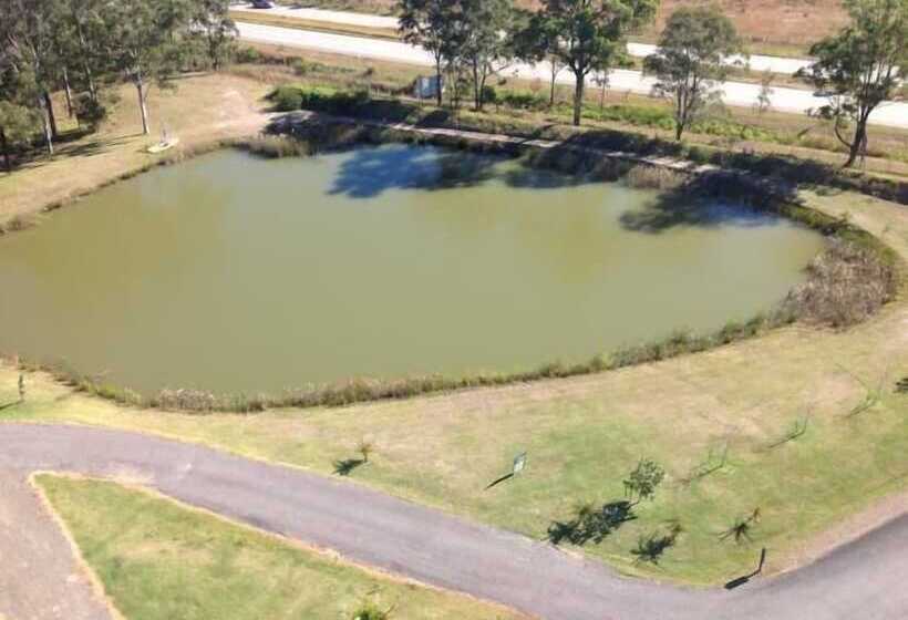 Отель Australian Motor Home Tourist Park Twelve Mile Creek