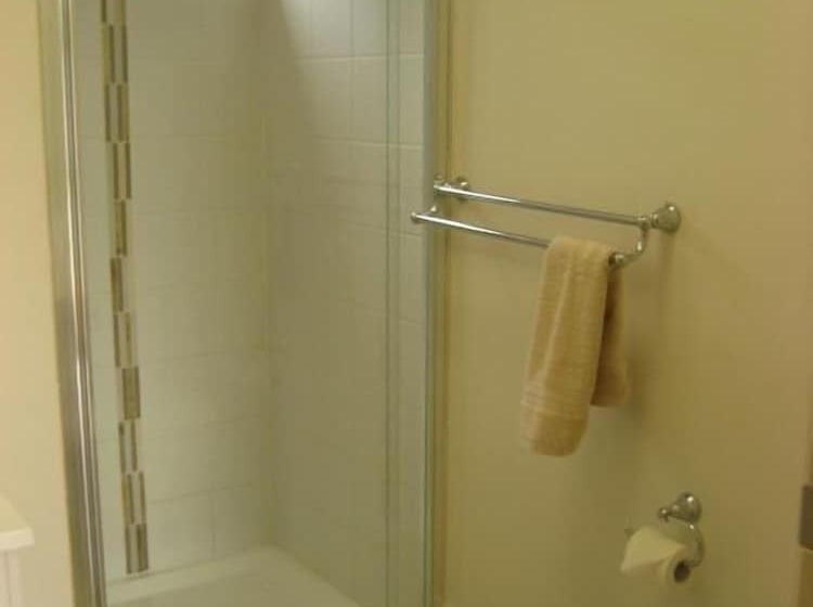 Отель Australian Motor Home Tourist Park Twelve Mile Creek