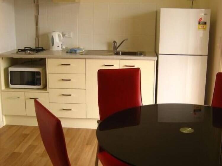 Отель Australian Motor Home Tourist Park Twelve Mile Creek