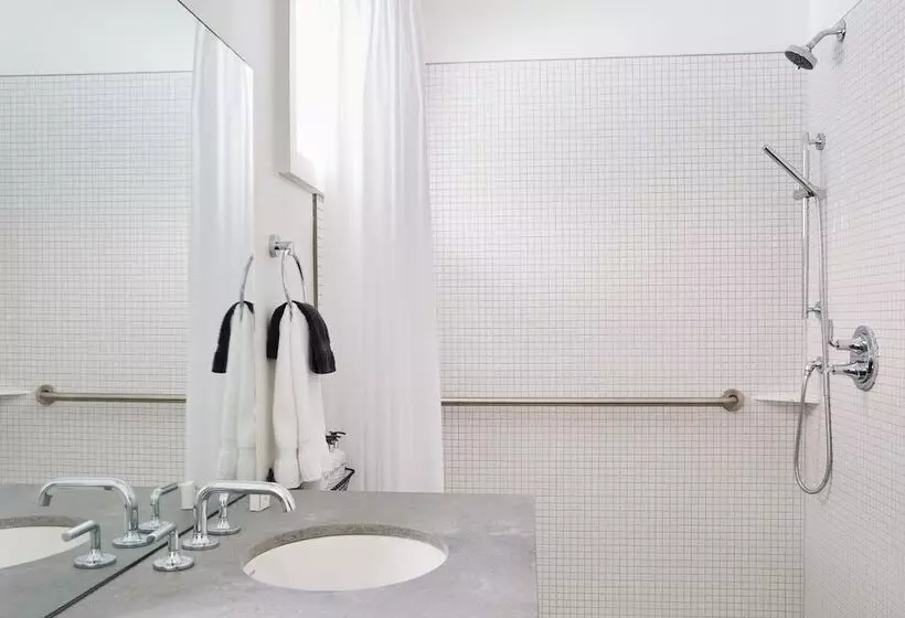 Hotelli Bluebird Spa City Motor Lodge