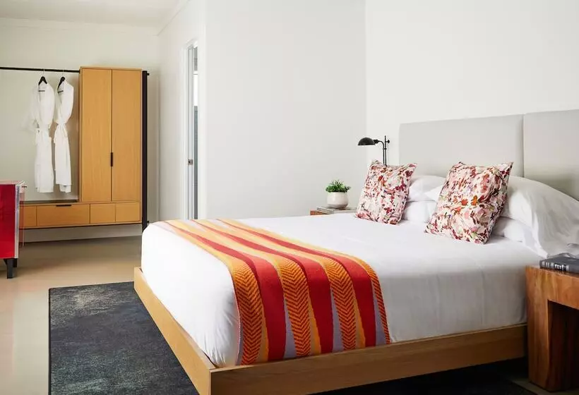 Hotelli Bluebird Spa City Motor Lodge