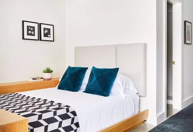 Hotelli Bluebird Spa City Motor Lodge