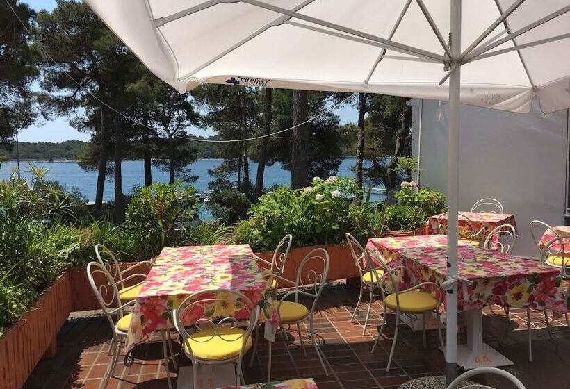 בית מלון כפרי Camping Village Poljana