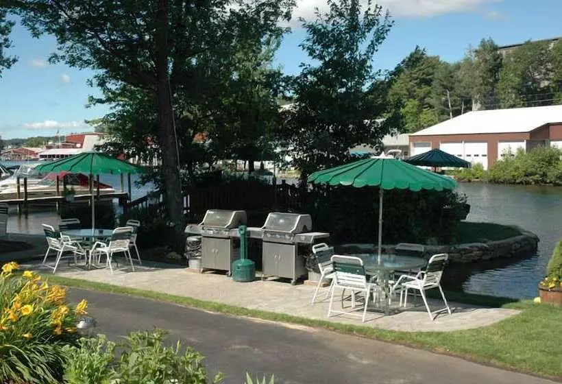 هتل Channel Watefront Cottages