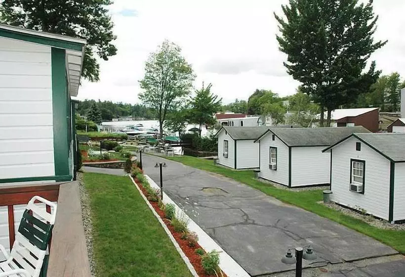 هتل Channel Watefront Cottages