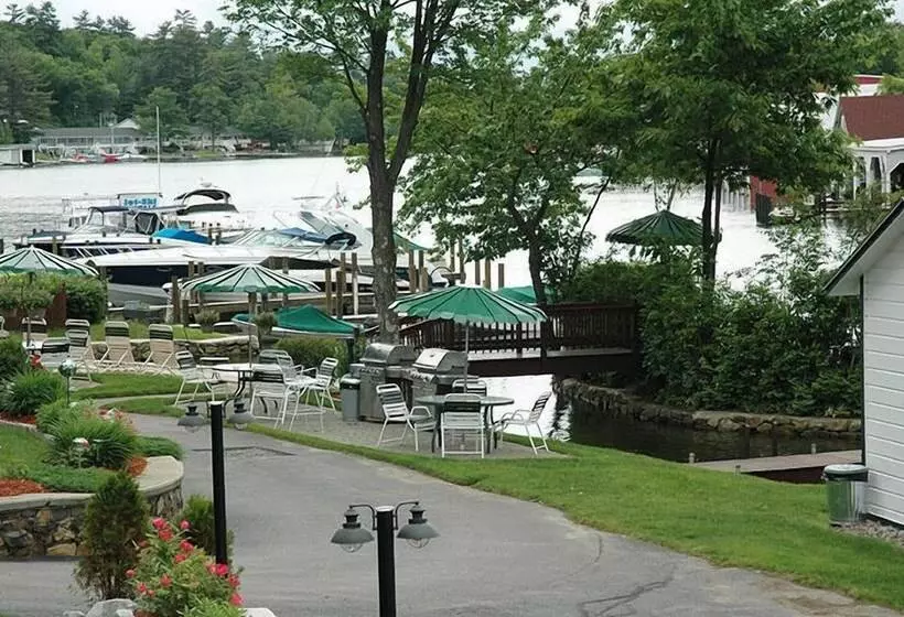 هتل Channel Watefront Cottages