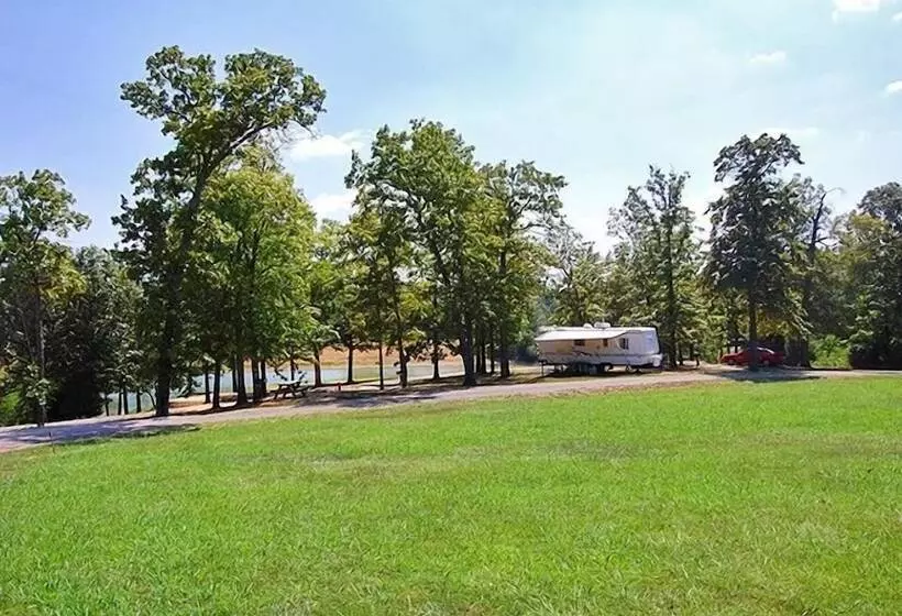 Hotelli Cherokee Landing Campground