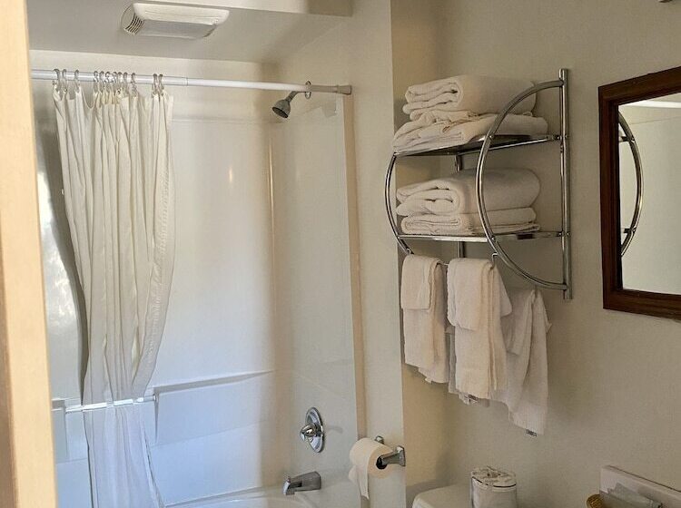 هتل Cody Holiday Lodge