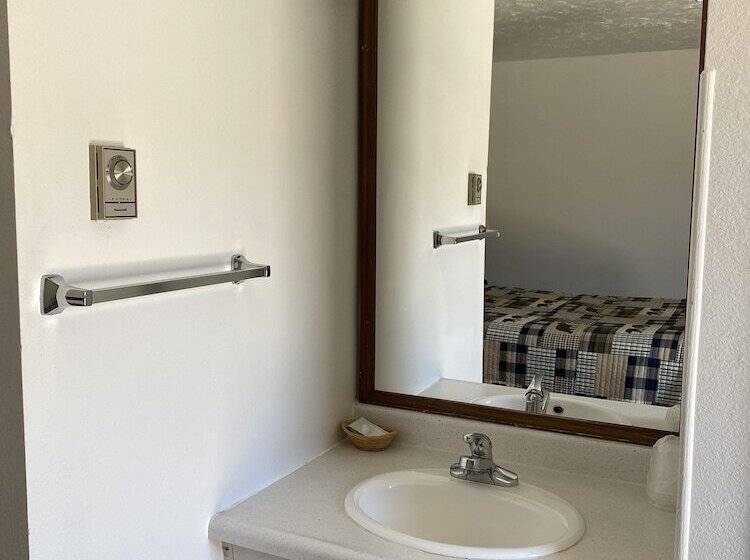 هتل Cody Holiday Lodge