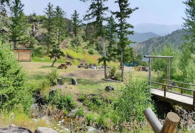 Hotelli Creekside Lodge At Yellowstone
