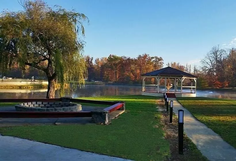 Hotelli Indian Lakes Rv Campground