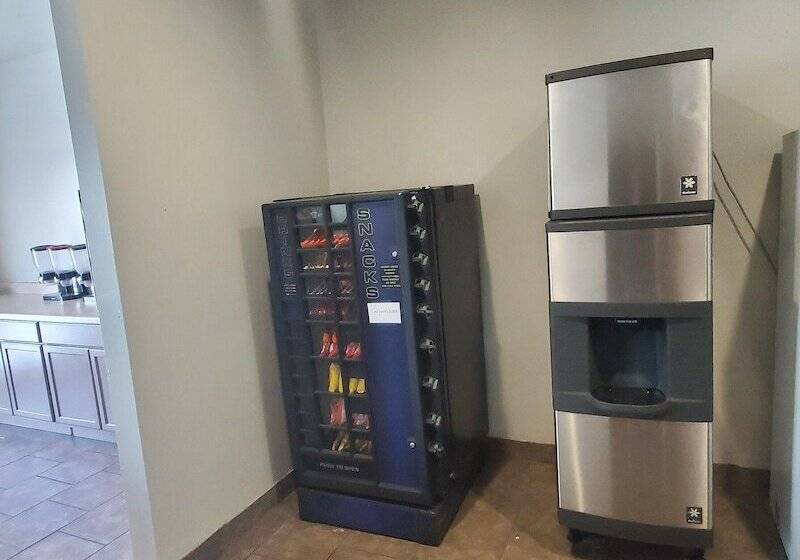 Отель Quality Inn & Suites