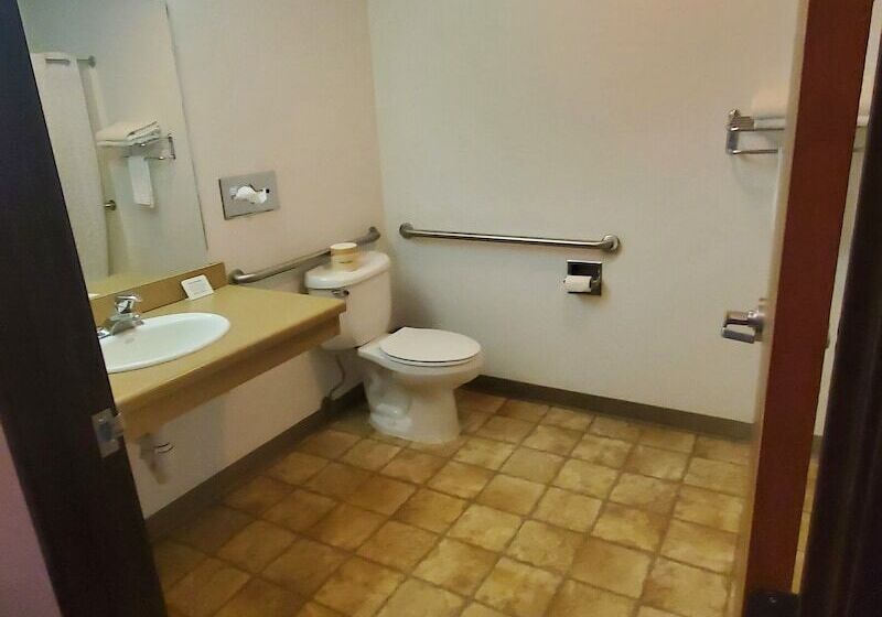 Отель Quality Inn & Suites